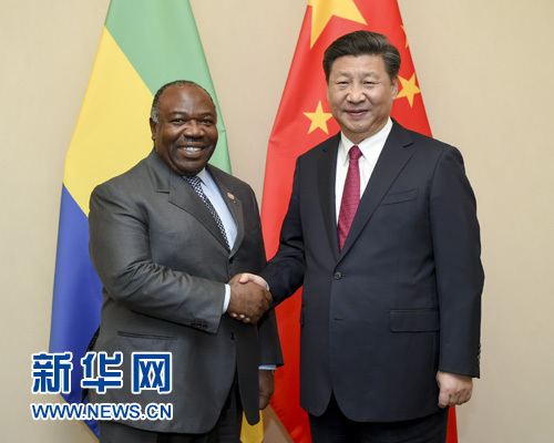 12月3日，國家主席習近平在約翰內(nèi)斯堡會見加蓬總統(tǒng)邦戈。新華社記者 謝環(huán)馳 攝 