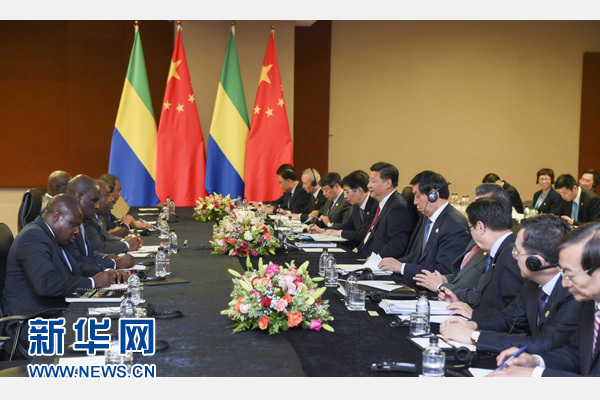 12月3日，國家主席習近平在約翰內(nèi)斯堡會見加蓬總統(tǒng)邦戈。新華社記者 謝環(huán)馳 攝 