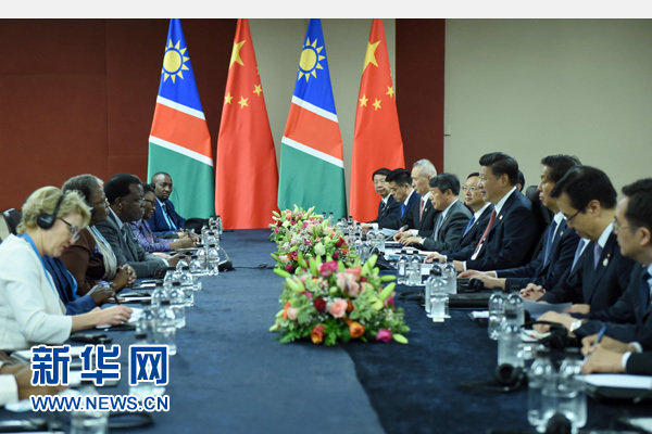12月4日，國家主席習近平在約翰內(nèi)斯堡會見納米比亞總統(tǒng)根哥布。 新華社記者 張鐸 攝