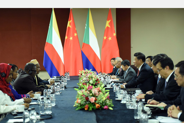 12月4日，國(guó)家主席習(xí)近平在約翰內(nèi)斯堡會(huì)見(jiàn)科摩羅總統(tǒng)伊基利盧。 新華社記者 張鐸 攝 

