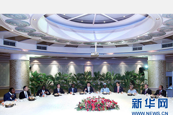 12月5日，國家主席習(xí)近平在約翰內(nèi)斯堡再次集體會見17位非洲國家領(lǐng)導(dǎo)人。 新華社記者 姚大偉 攝