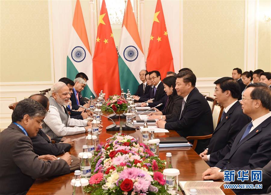 6月23日，國家主席習近平在烏茲別克斯坦塔什干會見印度總理莫迪。新華社記者 饒愛民攝