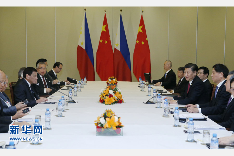 11月19日，國(guó)家主席習(xí)近平在利馬會(huì)見(jiàn)菲律賓總統(tǒng)杜特爾特。新華社記者 鞠鵬 攝