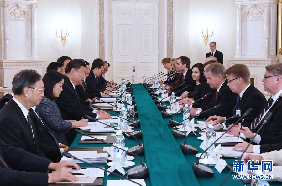 4月5日，國家主席習(xí)近平在赫爾辛基同芬蘭總統(tǒng)尼尼斯托舉行會談。 新華社記者 饒愛民 攝