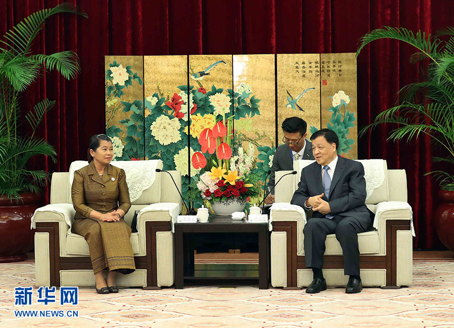 6月11日，中共中央政治局常委、中央書記處書記劉云山在福州會(huì)見來(lái)華出席金磚國(guó)家政黨、智庫(kù)和民間社會(huì)組織論壇的柬埔寨人民黨中央常委、副首相梅森安。新華社記者劉衛(wèi)兵攝