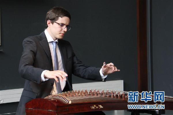 (國際·圖文互動)(2)漢語架起溝通橋——記法國賽區(qū)世界大學(xué)生中文比賽