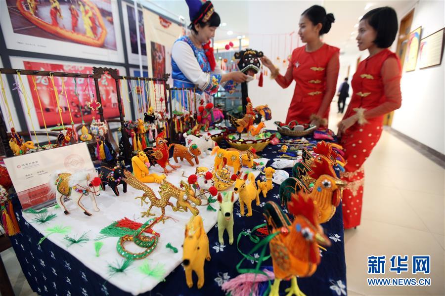 （國際）（10）&ldquo;中國紅&rdquo;海外閃爍 慶春節(jié)年味正濃