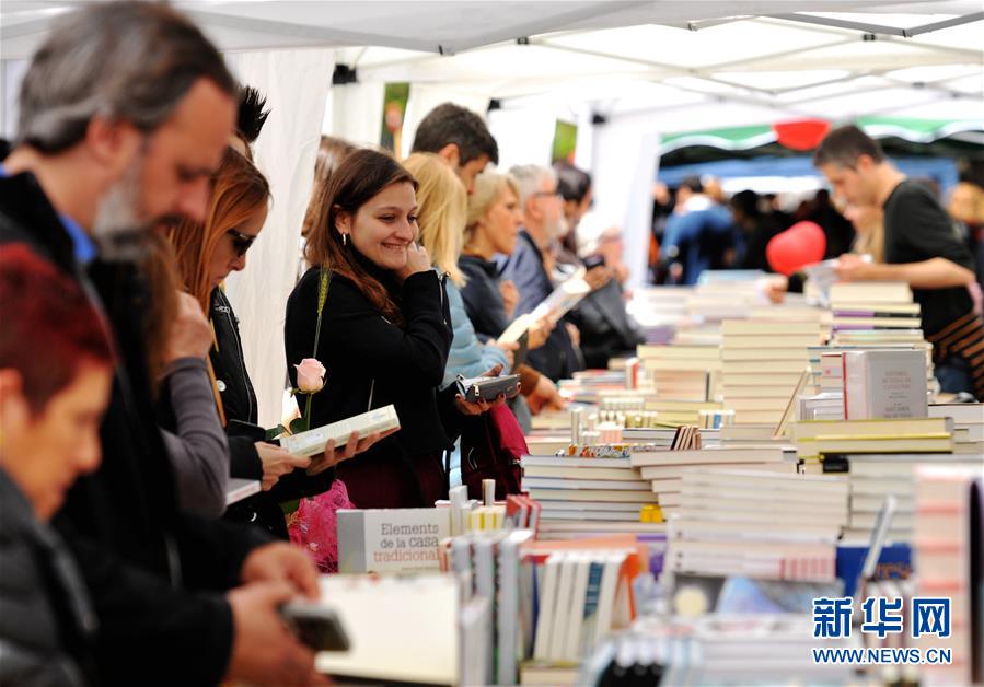 （國際&middot;圖文互動）（2）通訊：花香馥郁 書香怡人&mdash;&mdash;記西班牙巴塞羅那圣喬治節(jié)