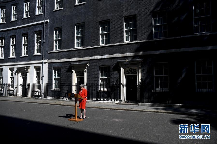 (國(guó)際)(1)英國(guó)首相將于下月辭去保守黨領(lǐng)導(dǎo)人職務(wù)