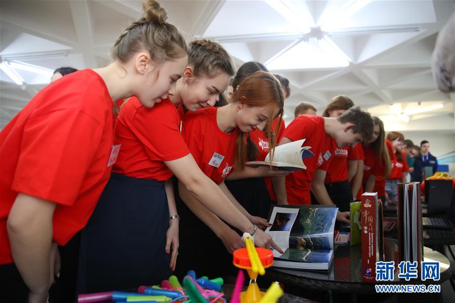 （新華全媒頭條&middot;出訪&middot;側(cè)記&middot;圖文互動(dòng)）（2）你好老朋友！開啟新時(shí)代！&mdash;&mdash;習(xí)近平主席和普京總統(tǒng)引領(lǐng)中俄全面戰(zhàn)略協(xié)作伙伴關(guān)系邁入新時(shí)代