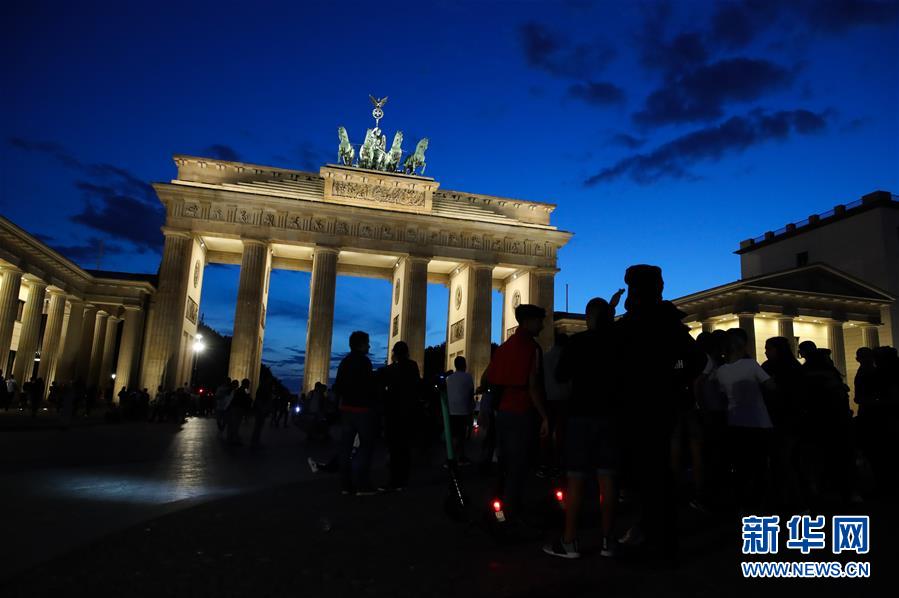 (國際)(7)德國柏林:夜來“菩提樹下”