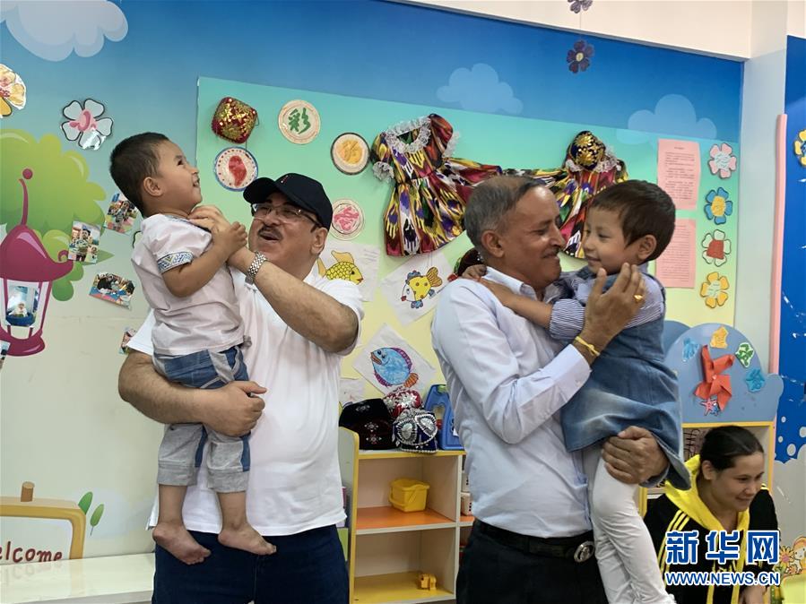 （圖文互動(dòng)）（3）多國(guó)駐華使節(jié)參訪新疆：中國(guó)反恐、去極端化經(jīng)驗(yàn)值得學(xué)習(xí)借鑒