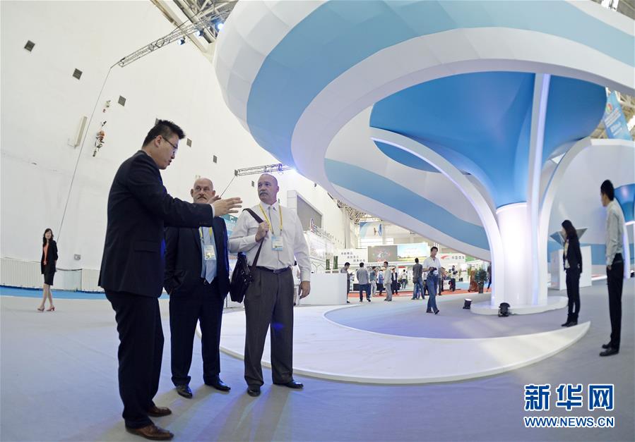 (新華全媒頭條·圖文互動(dòng))(13)舟舶繼路辟新天 商使交屬煥新顏——寫(xiě)在第四屆中阿博覽會(huì)開(kāi)幕之際