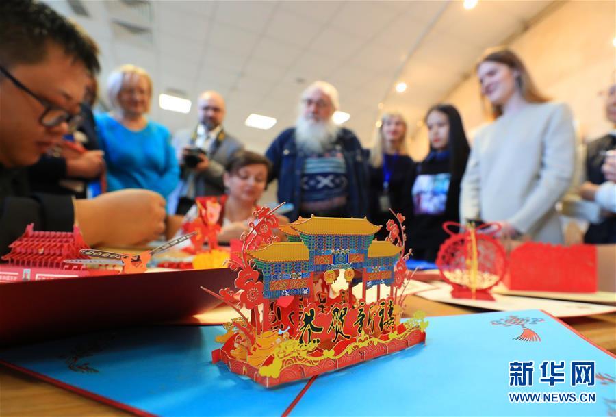 (國(guó)際)(1)中白民間藝術(shù)精品展在白俄羅斯開(kāi)幕