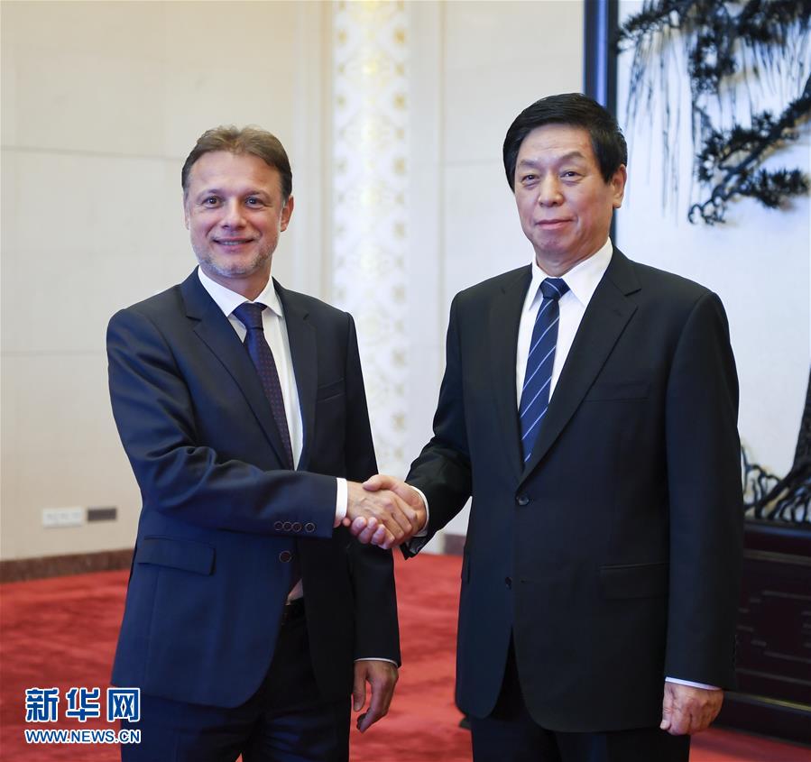 (時(shí)政)栗戰(zhàn)書(shū)會(huì)見(jiàn)克羅地亞議長(zhǎng)揚(yáng)德羅科維奇