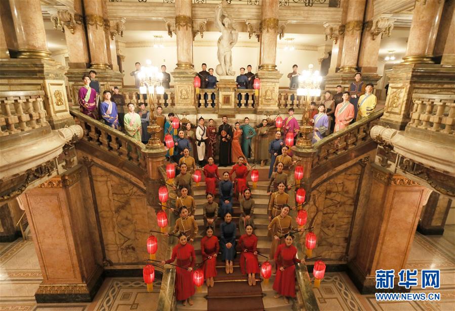 （新華全媒頭條&middot;圖文互動(dòng)）（8）特稿：全面提升中希合作交流水平 推動(dòng)金磚峰會(huì)取得豐碩成果&mdash;&mdash;寫(xiě)在習(xí)近平主席對(duì)希臘進(jìn)行國(guó)事訪(fǎng)問(wèn)并赴巴西出席金磚國(guó)家領(lǐng)導(dǎo)人第十一次會(huì)晤之際