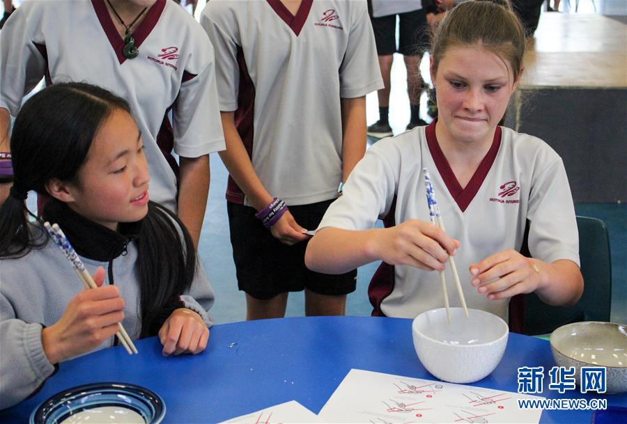 （國際&middot;圖文互動）（4）通訊：&ldquo;Kia Ora，都來吧，漢語學習發(fā)了芽&rdquo;&mdash;&mdash;新西蘭羅托魯阿初級中學中文助教的夢想