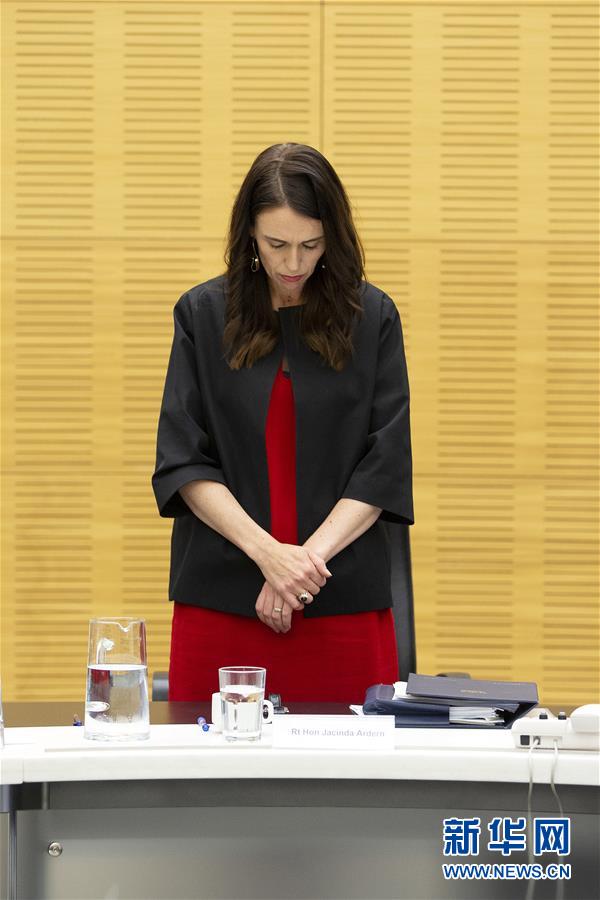 (國(guó)際)(1)新西蘭為懷特島火山噴發(fā)遇難者默哀