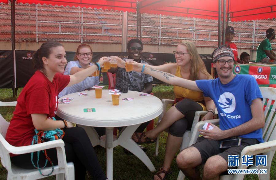 (國際·圖文互動)(4)通訊:中國啤酒節(jié)走進(jìn)非洲海濱城市