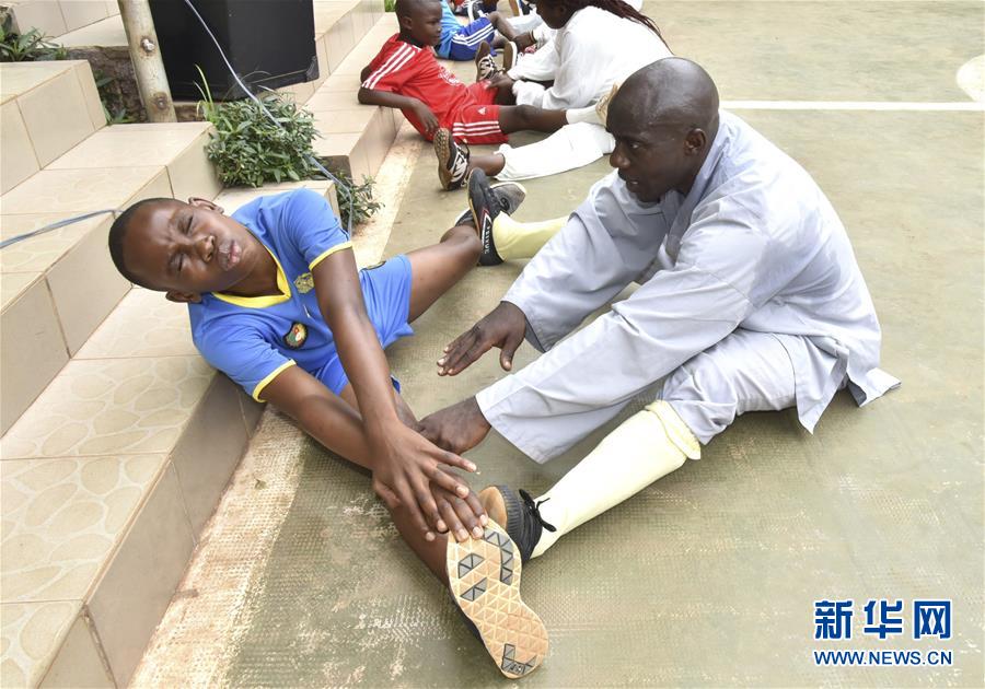 （國(guó)際&middot;圖文互動(dòng)）（8）通訊：&ldquo;我也曾混跡街頭，終于靠習(xí)武自立&rdquo;&mdash;&mdash;喀麥隆人姆巴的武術(shù)情緣