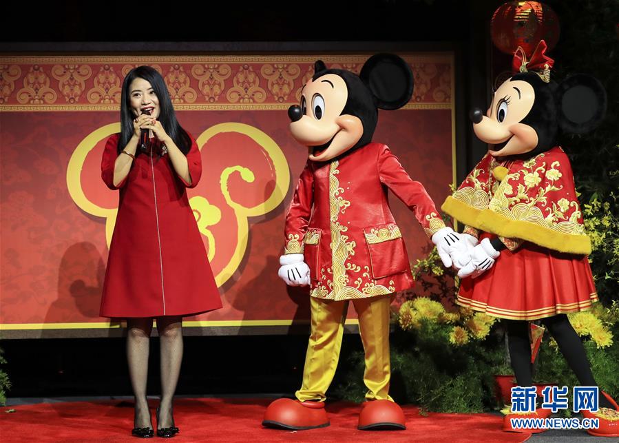 (國際·圖文互動(dòng))(4)通訊:美國迪士尼加州冒險(xiǎn)樂園紅紅火火迎鼠年