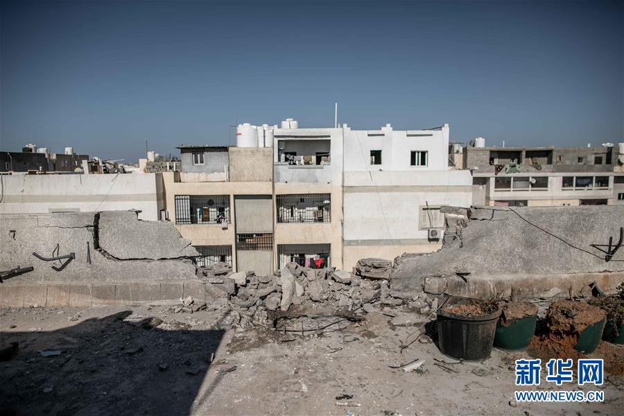 (國際)(1)利比亞首都機(jī)場(chǎng)因火箭彈襲擊關(guān)閉