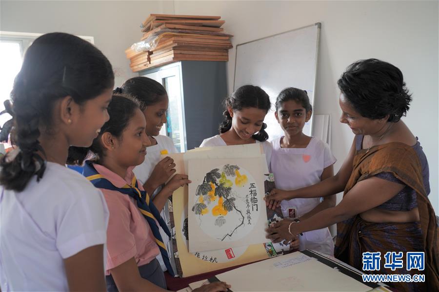 （國際&middot;圖文互動）（3）通訊：&ldquo;愛心是我們抗擊疾病最強的力量&rdquo;&mdash;&mdash;記斯里蘭卡德薇女子學校師生收到彭麗媛復(fù)信