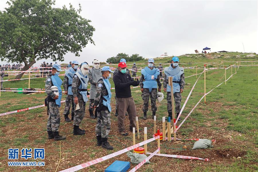 (國際·圖文互動(dòng))(2)通訊:“中國式掃雷精準(zhǔn)且高效”——記聯(lián)黎官員視察中國維和官兵“藍(lán)線”掃雷訓(xùn)練