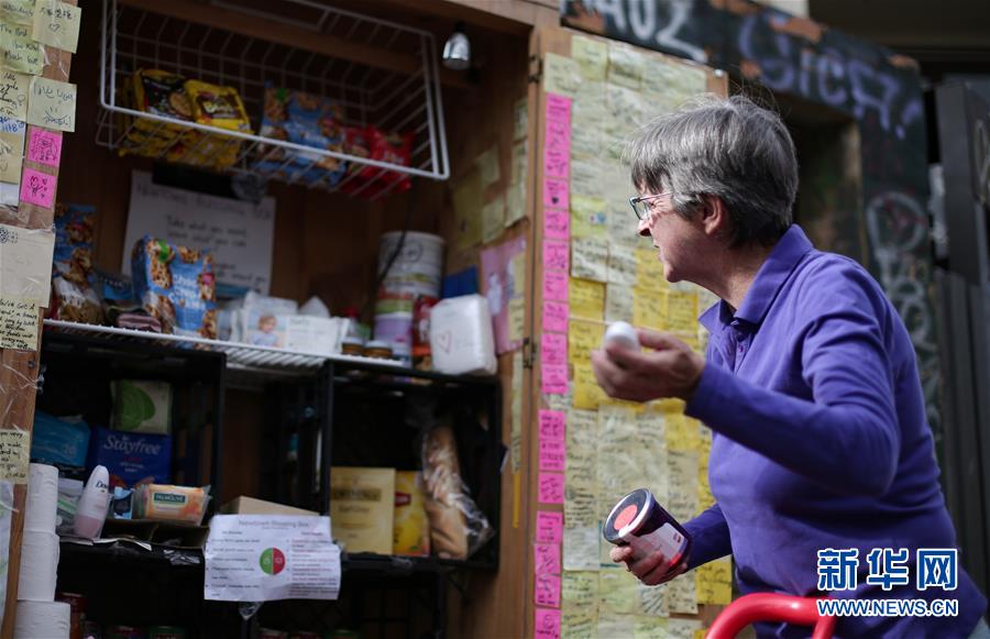 (全球抗疫進行時·圖文互動)(4)疫情下伸出的溫暖援手——澳大利亞悉尼市新鎮(zhèn)社區(qū)自助箱的故事