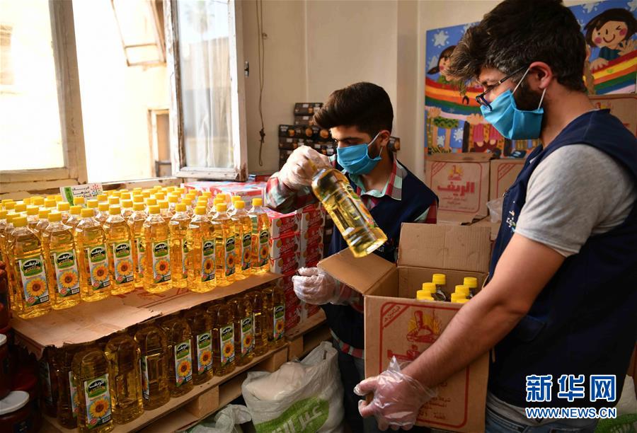 （國際疫情&middot;圖文互動）（6）通訊：疫情中，那抹笑容最難忘&mdash;&mdash;記向困難家庭發(fā)放愛心包裹的敘利亞青年志愿者