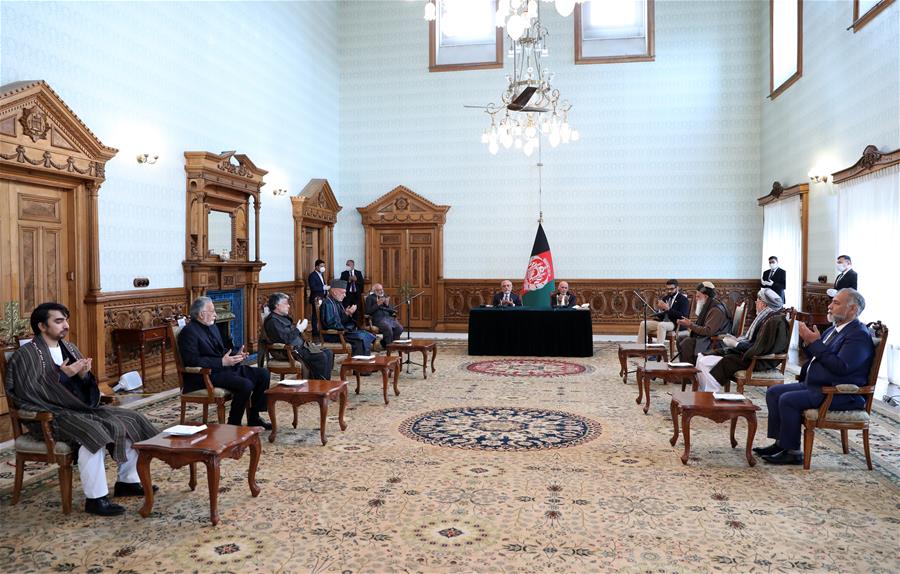 (圖文互動)(5)阿富汗總統(tǒng)加尼與競選對手阿卜杜拉簽署權力分配協(xié)議