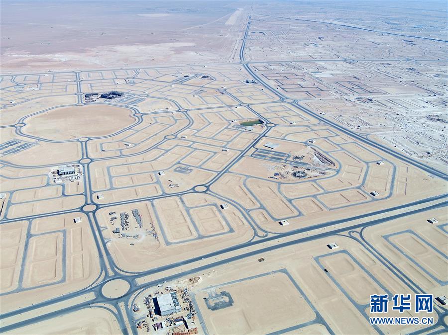 （國際疫情&middot;圖文互動）（5）通訊：防疫、生產(chǎn)兩不誤，沙漠現(xiàn)&ldquo;棋盤&rdquo;&mdash;&mdash;記中企承建科威特住房基建項(xiàng)目