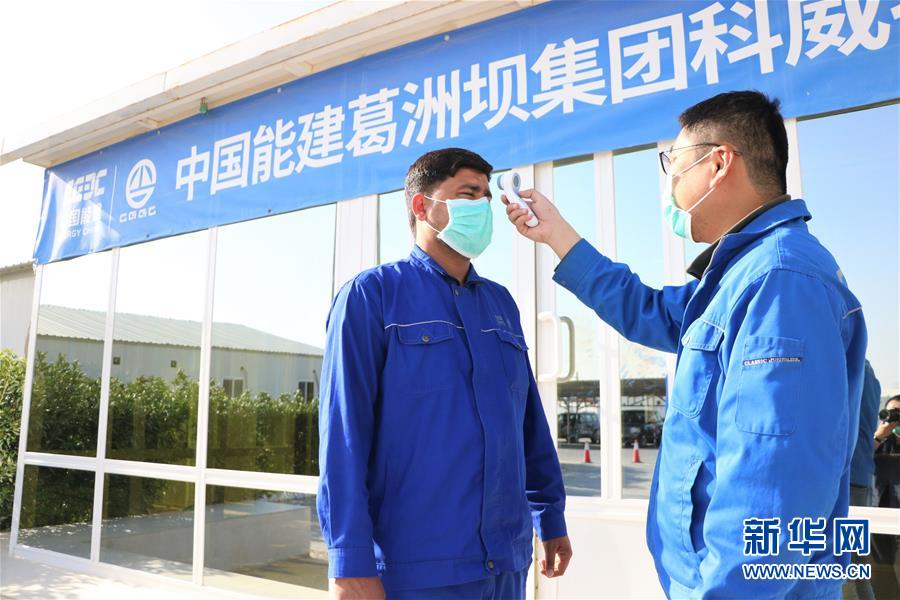 （國際疫情&middot;圖文互動）（6）通訊：防疫、生產(chǎn)兩不誤，沙漠現(xiàn)&ldquo;棋盤&rdquo;&mdash;&mdash;記中企承建科威特住房基建項(xiàng)目