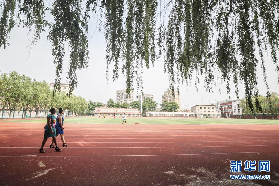 (中非團(tuán)結(jié)抗疫故事·圖文互動)(1)坦桑尼亞留學(xué)生譚麗:離家千里 生活一樣溫暖而多彩