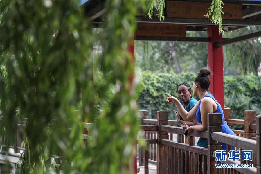 (中非團(tuán)結(jié)抗疫故事·圖文互動)(4)坦桑尼亞留學(xué)生譚麗:離家千里 生活一樣溫暖而多彩