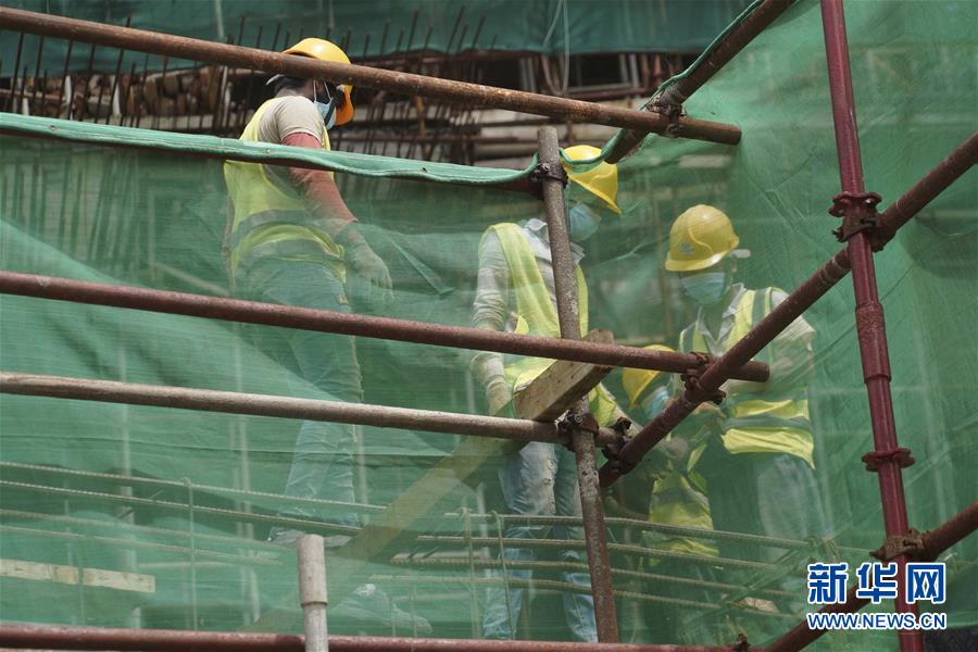 (國際·圖文互動)(2)中國港灣科倫坡房建項(xiàng)目復(fù)工目擊記
