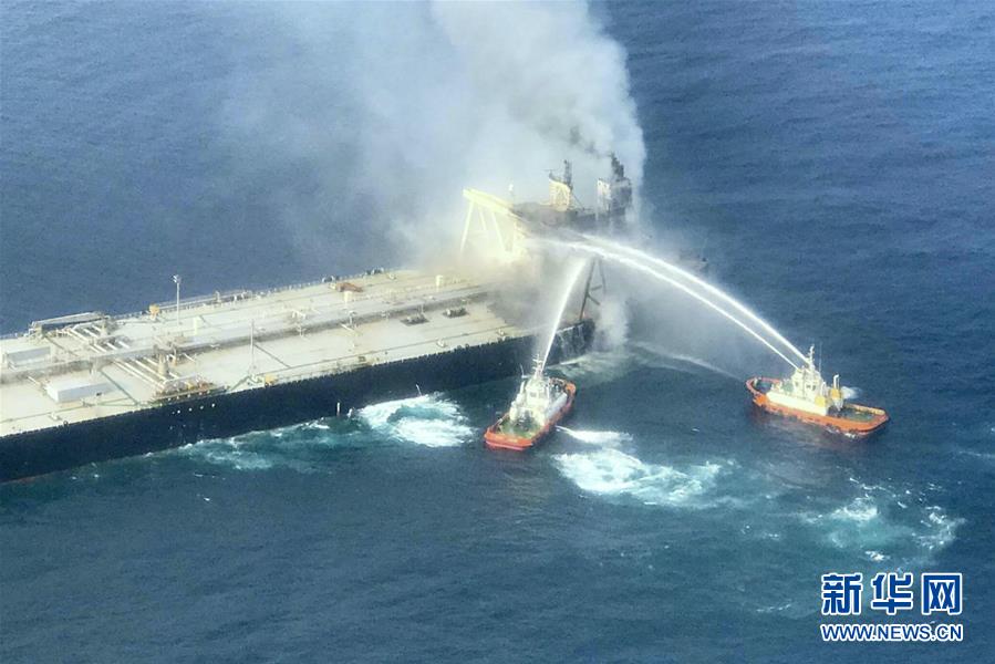 (國際·圖文互動)(7)在斯里蘭卡中國專家和中資企業(yè)助力油輪滅火