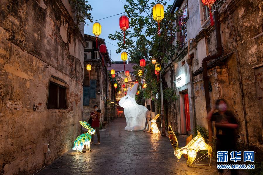 (國際·圖文互動)(4)玉兔花燈映照吉隆坡月夜