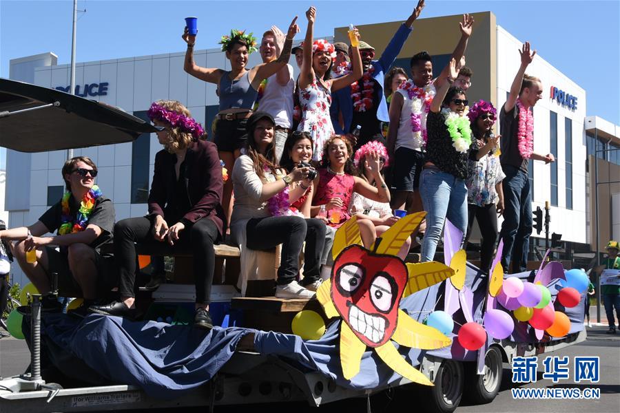 （國際&middot;圖文互動）（1）通訊：中國元素在新西蘭迎春花車巡游活動中放光彩