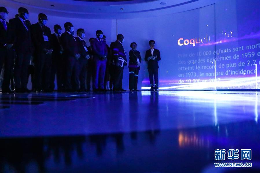 (圖文互動(dòng))(5)“中國(guó)承諾從不落空”——記非洲使節(jié)參觀國(guó)藥集團(tuán)了解新冠疫苗研發(fā)