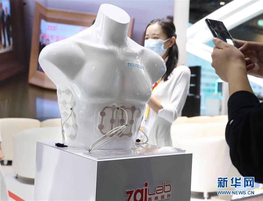 （第三屆進(jìn)博會(huì)&middot;圖文互動(dòng)）（2）新疫苗、新療法，進(jìn)博會(huì)最&ldquo;火爆&rdquo;展區(qū)見(jiàn)聞