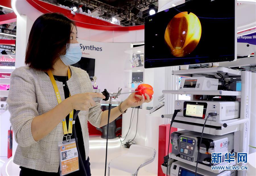 （第三屆進(jìn)博會(huì)&middot;圖文互動(dòng)）（5）新疫苗、新療法，進(jìn)博會(huì)最&ldquo;火爆&rdquo;展區(qū)見(jiàn)聞
