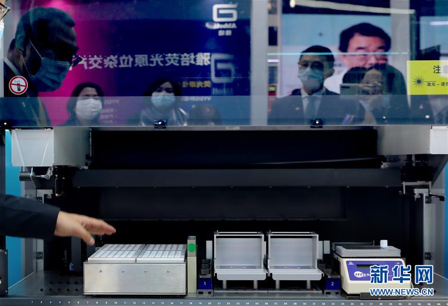 （第三屆進(jìn)博會(huì)&middot;圖文互動(dòng)）（11）新疫苗、新療法，進(jìn)博會(huì)最&ldquo;火爆&rdquo;展區(qū)見(jiàn)聞