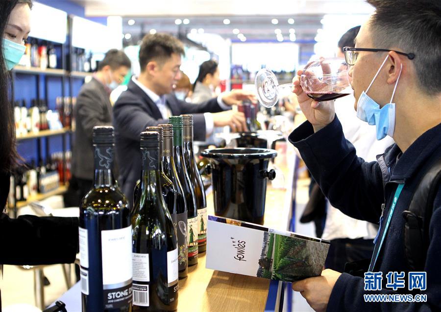 (第三屆進(jìn)博會(huì)·圖文互動(dòng))(11)全球“寶藏級(jí)”美食薈萃——進(jìn)博會(huì)食品及農(nóng)產(chǎn)品館遍藏世間珍饈