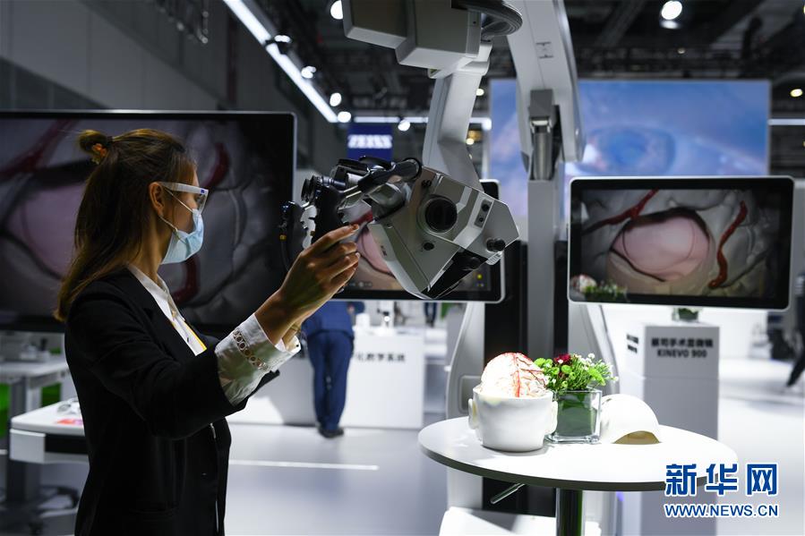 （第三屆進(jìn)博會&middot;新華視界）（11）觀展體驗(yàn)：多彩&middot;絢爛&middot;未來感