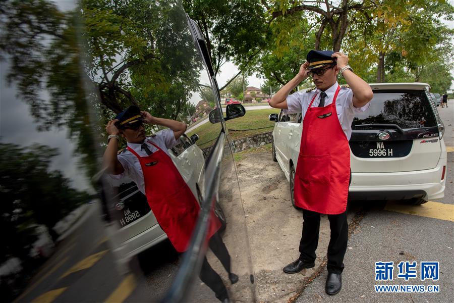 (國際·圖文互動)(1)通訊:前方總有機遇——記馬來西亞一位飛行員疫情下擺攤再就業(yè)