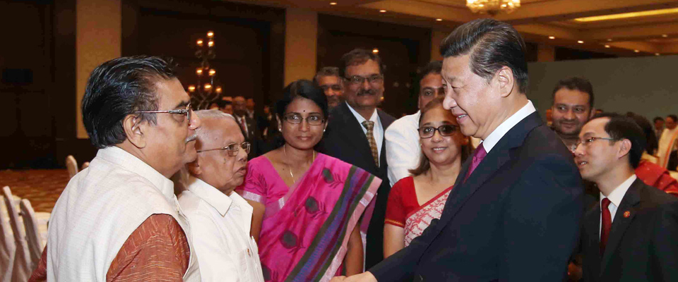 習(xí)近平會(huì)見印度友好人士、友好團(tuán)體代表并頒發(fā)和平共處五項(xiàng)原則友誼獎(jiǎng)