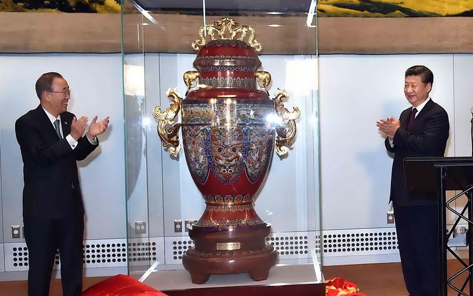 習(xí)近平出席中國(guó)向聯(lián)合國(guó)贈(zèng)送&ldquo;和平尊&rdquo;儀式