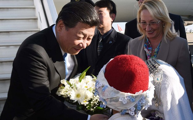 習近平抵達土耳其安塔利亞出席二十國集團領(lǐng)導人第十次峰會