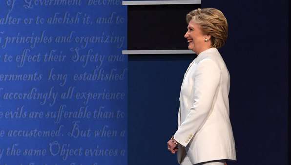 &ldquo;郵件門&rdquo;發(fā)酵：希拉里的&ldquo;水門丑聞&rdquo;還是FBI非法干政？